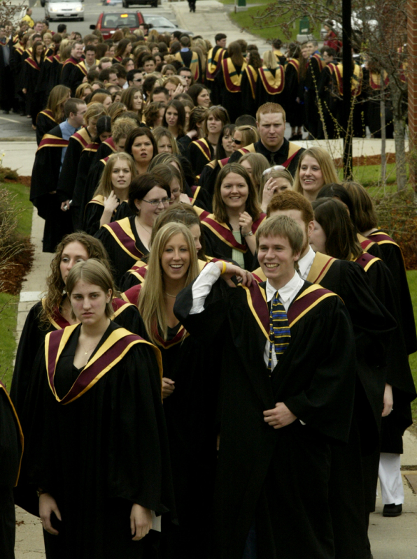 p10STU-GRAD PROCESSION