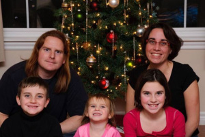 How to photograph your Christmas tree…with or without your family!